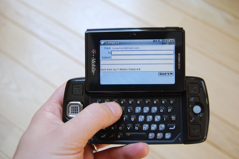 Illustration for article titled Sidekick LX Unboxing Gallery and Sidekick Sizemodo